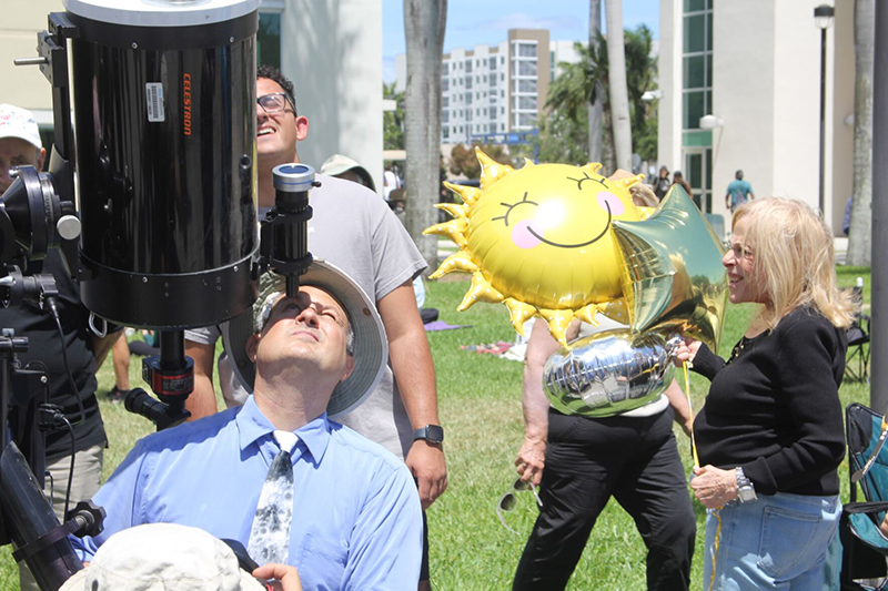 2024 Solar Eclipse Event Draws Large Crowd on FAU’s Boca Raton Campus 